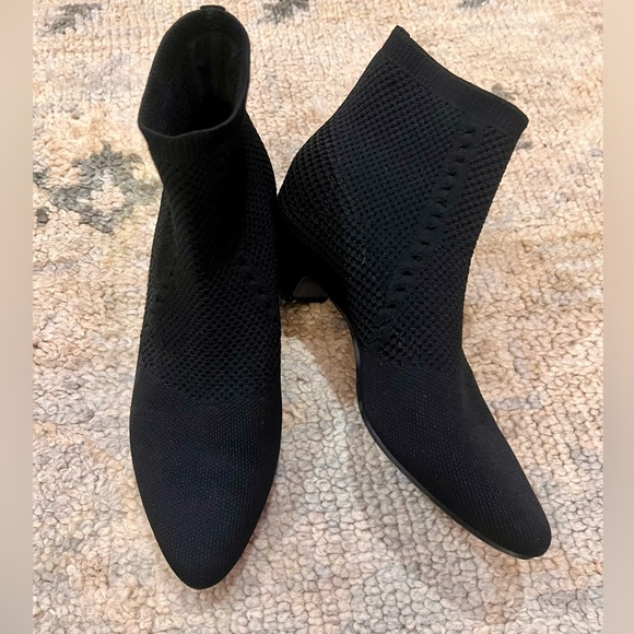 EILEEN FISHER Purl Socks Booties Size 7.5 Black Textured Stretch Knit Heels Shoe - Picture 3 of 6